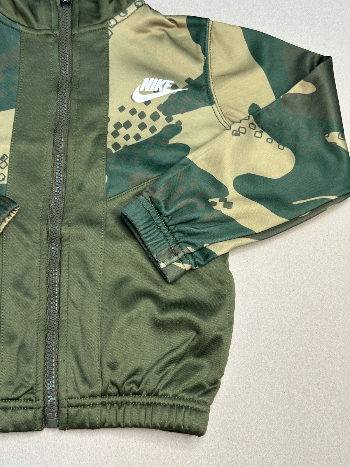 NIKE