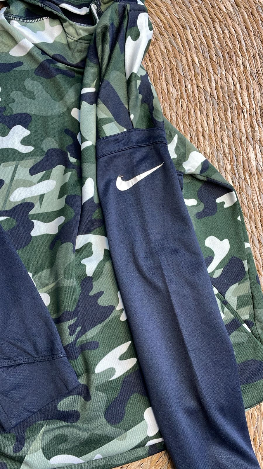 NIKE