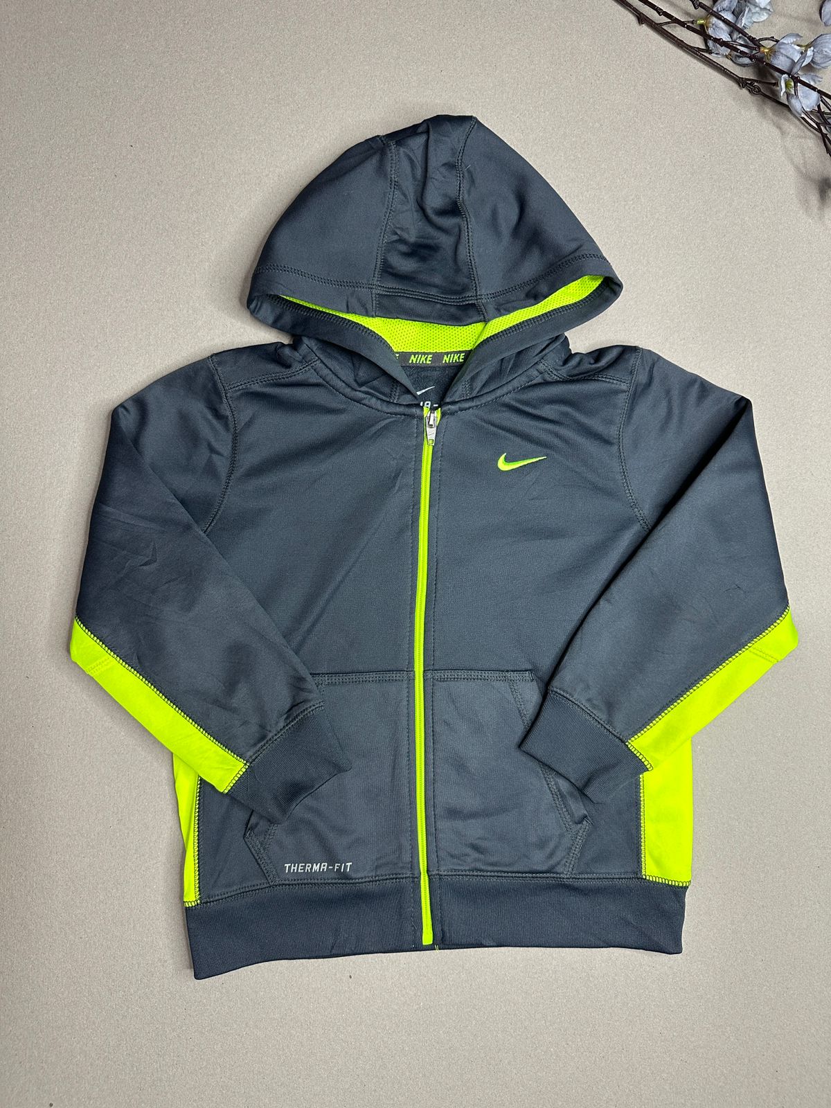 NIKE