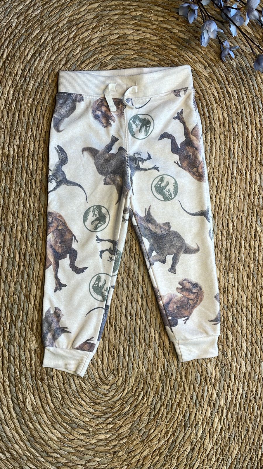 JURASSIC WORLD