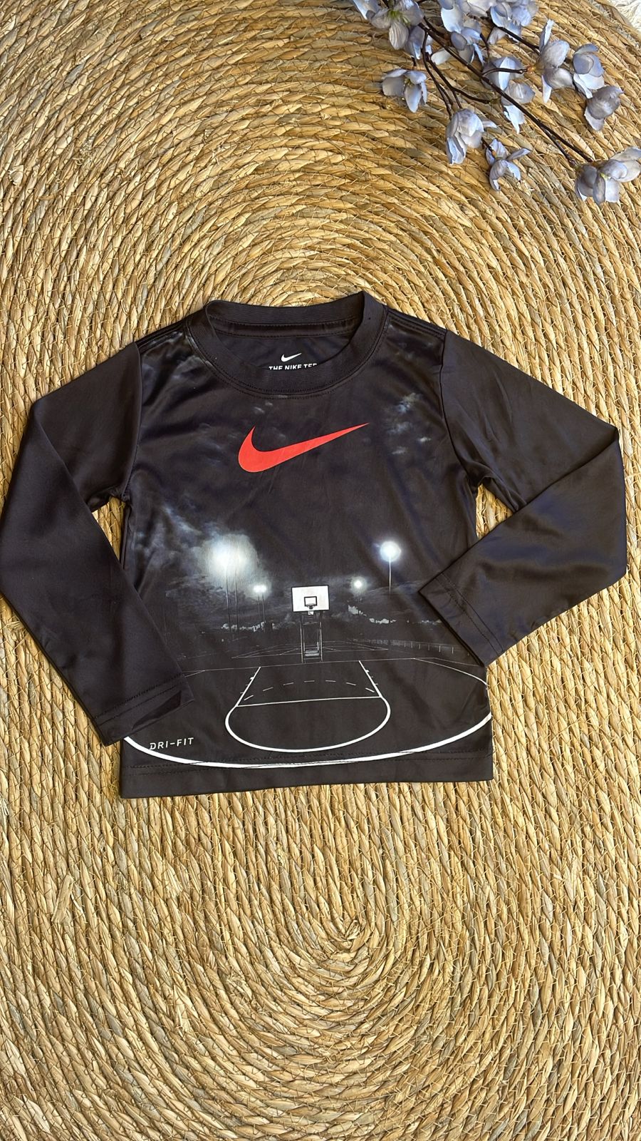 NIKE
