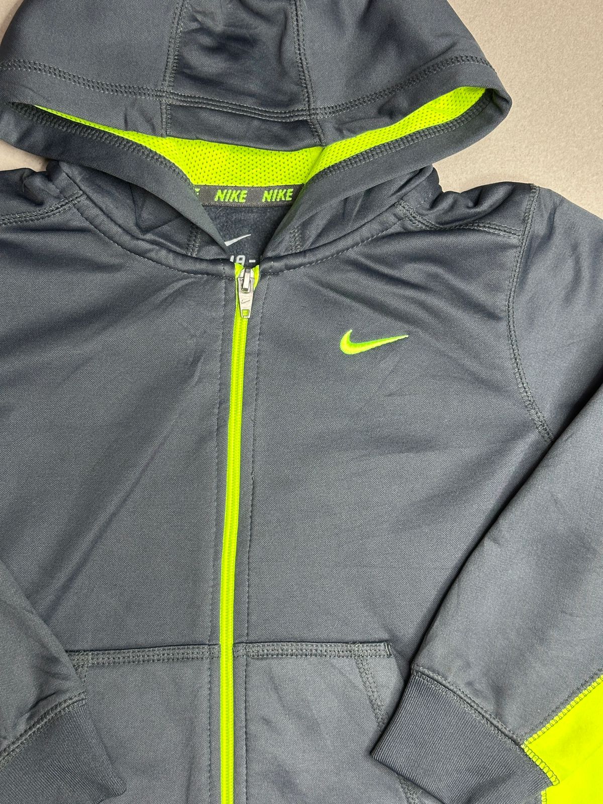 NIKE